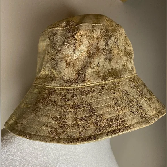 NWOT! FREE PEOPLE METALLIC GOLD
BUCKET HAT - Picture 2 of 7